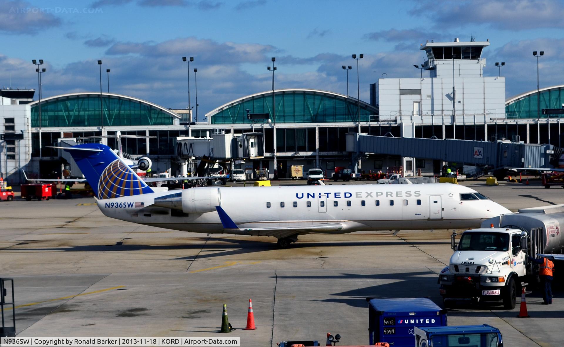 N936SW, 2002 Bombardier CRJ-200LR (CL-600-2B19) C/N 7726, Taxi ORD
