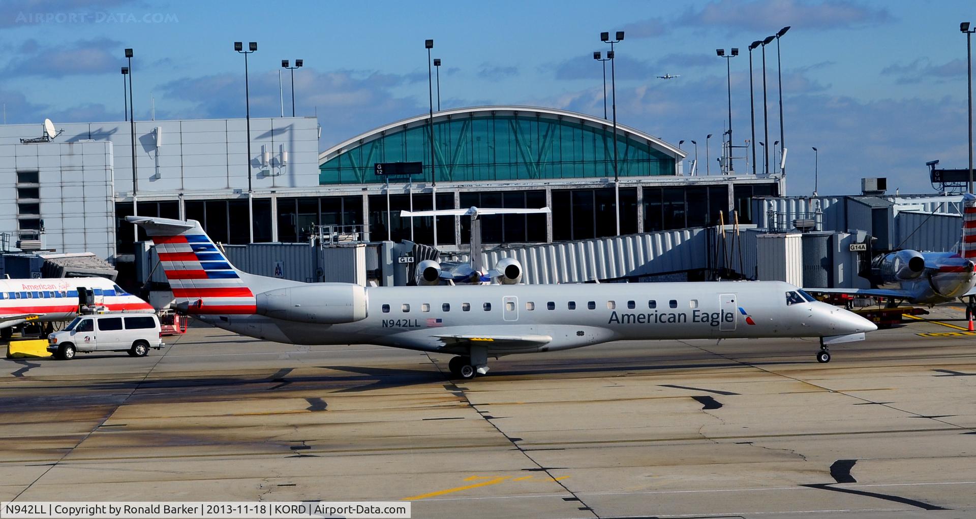 N942LL, 2005 Embraer ERJ-145LR (EMB-145LR) C/N 14500930, Taxi ORD