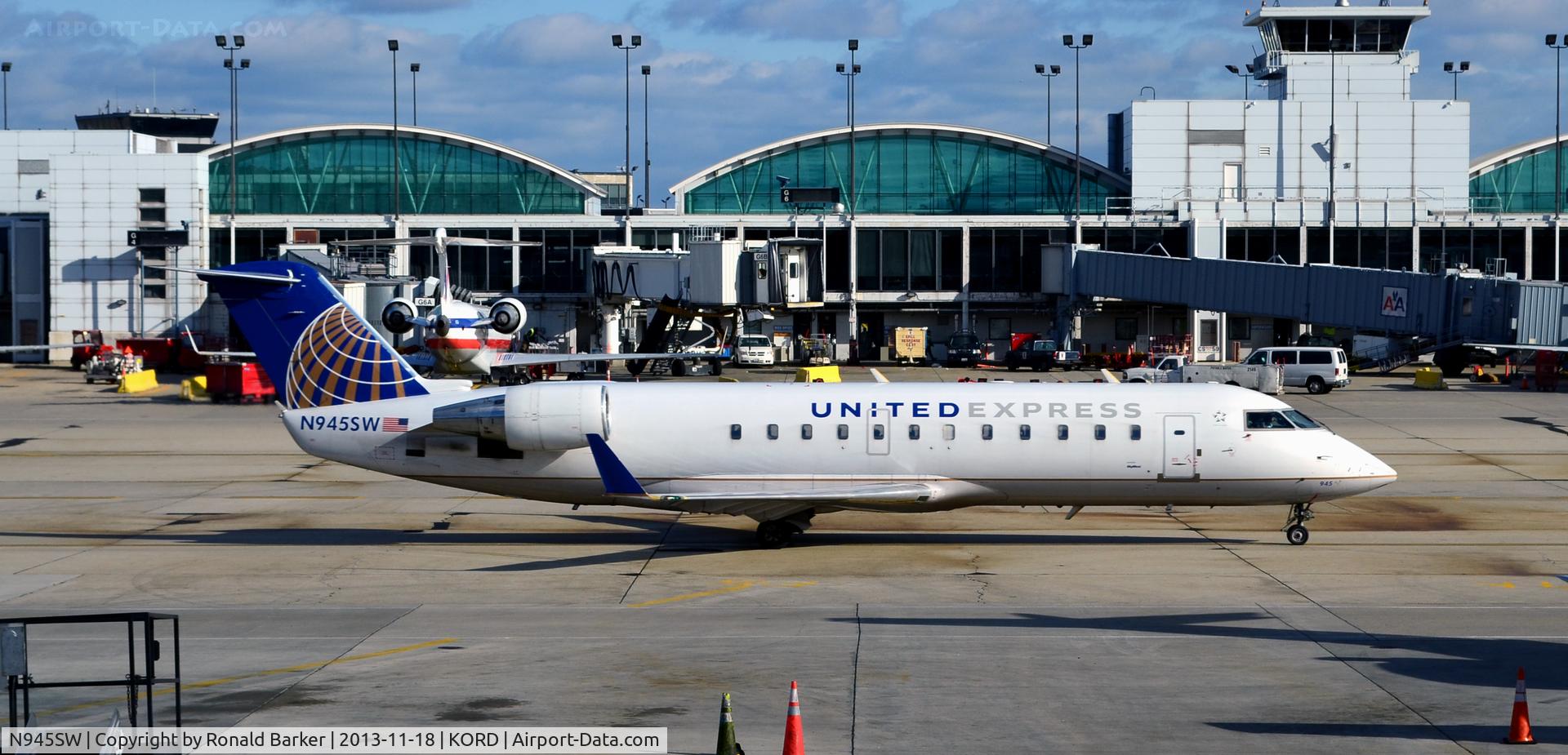 N945SW, 2003 Bombardier CRJ-200LR (CL-600-2B19) C/N 7770, Taxi ORD