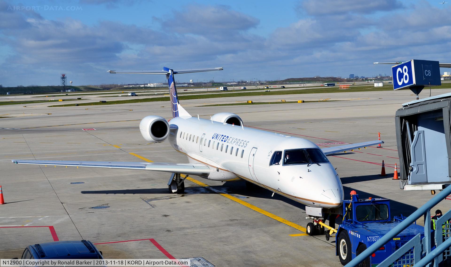 N12900, 2001 Embraer ERJ-145LR (EMB-145LR) C/N 145511, Gate C8 ORD