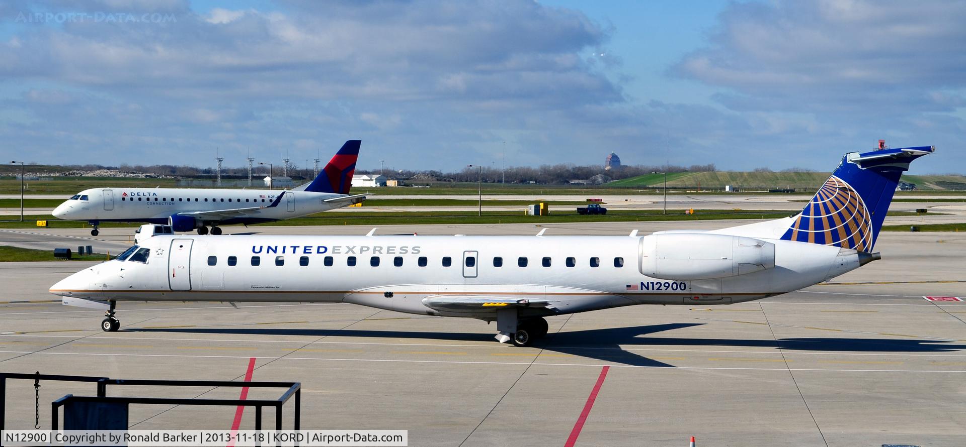 N12900, 2001 Embraer ERJ-145LR (EMB-145LR) C/N 145511, Pushback ORD