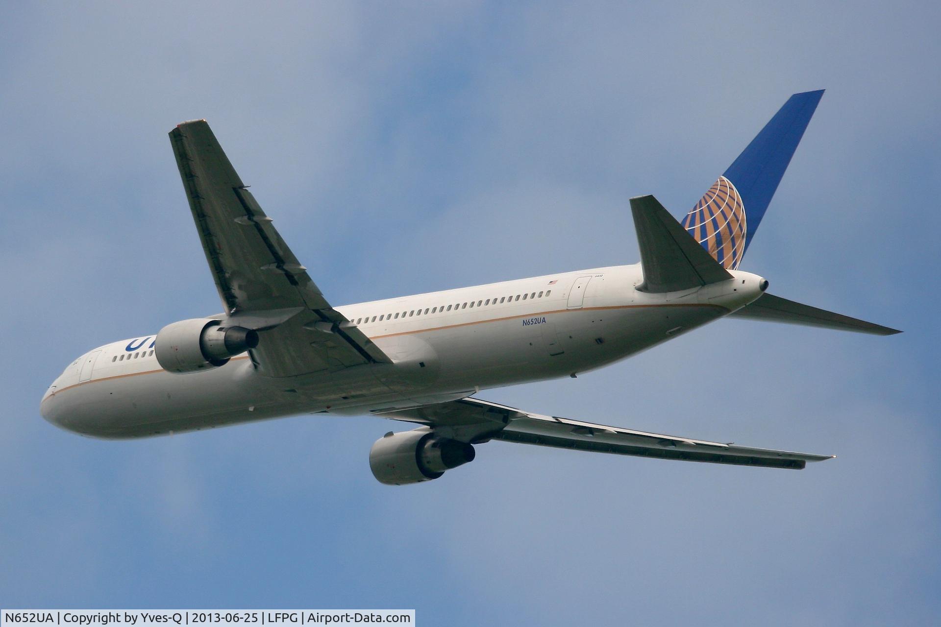 N652UA, 1992 Boeing 767-322 C/N 25390, Boeing 767-322, Take off Rwy 27L, Roissy Charles De Gaulle Airport (LFPG-CDG)