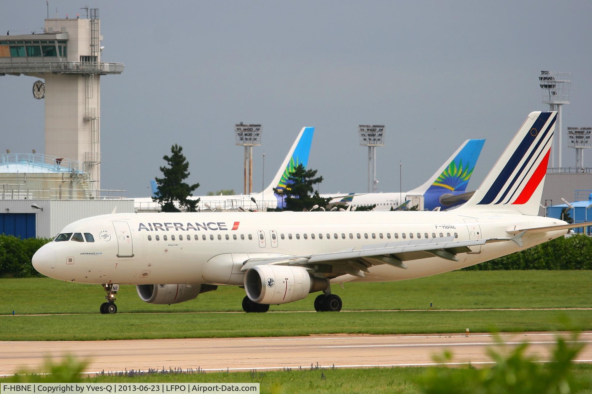 F-HBNE, 2011 Airbus A320-214 C/N 4664, Airbus A320-214, Taxiing after landing Rwy 26, Paris-Orly Airport (LFPO-ORY)
