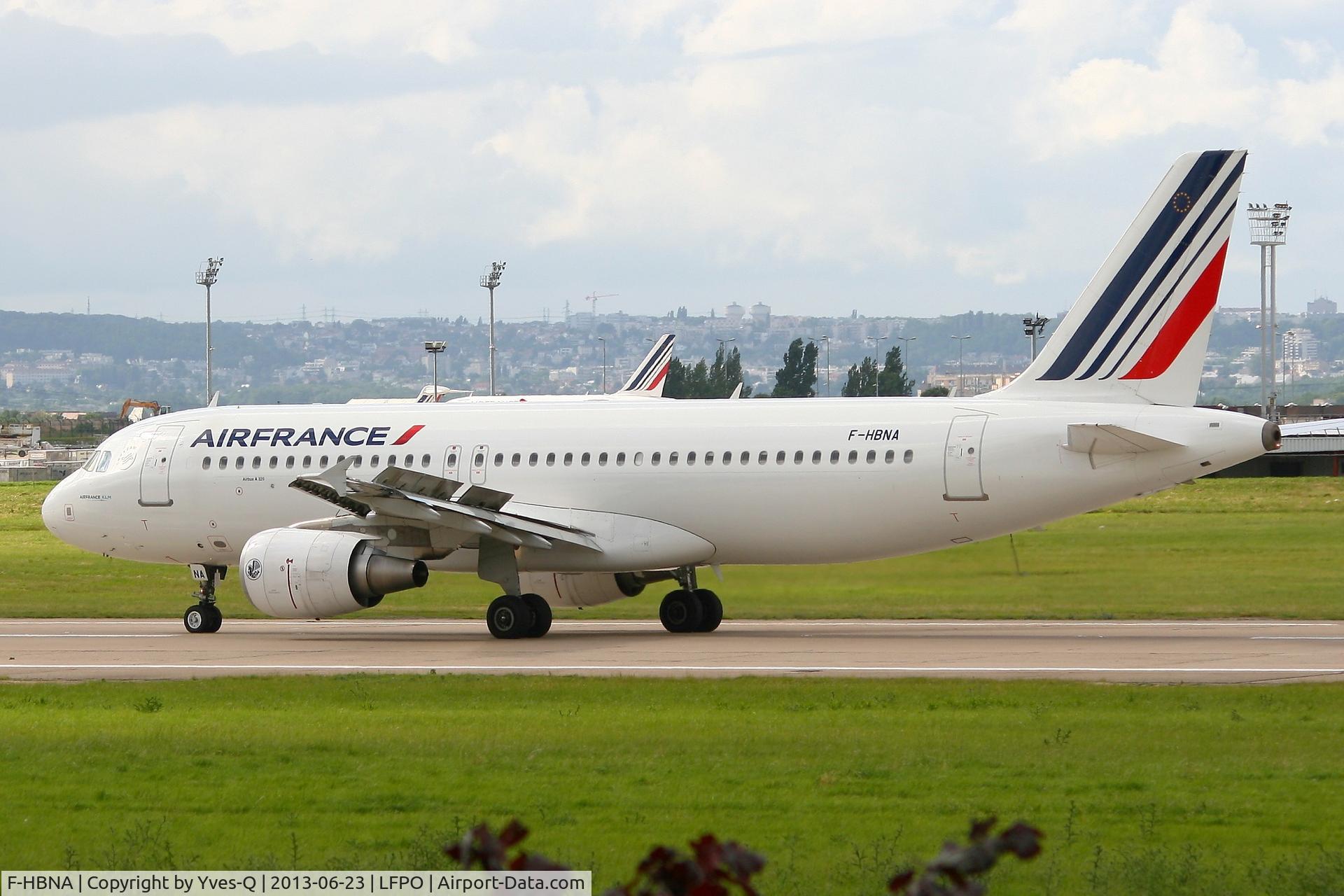 F-HBNA, 2010 Airbus A320-214 C/N 4335, Airbus A320-214, Landing Rwy 26, Paris-Orly Airport (LFPO-ORY)