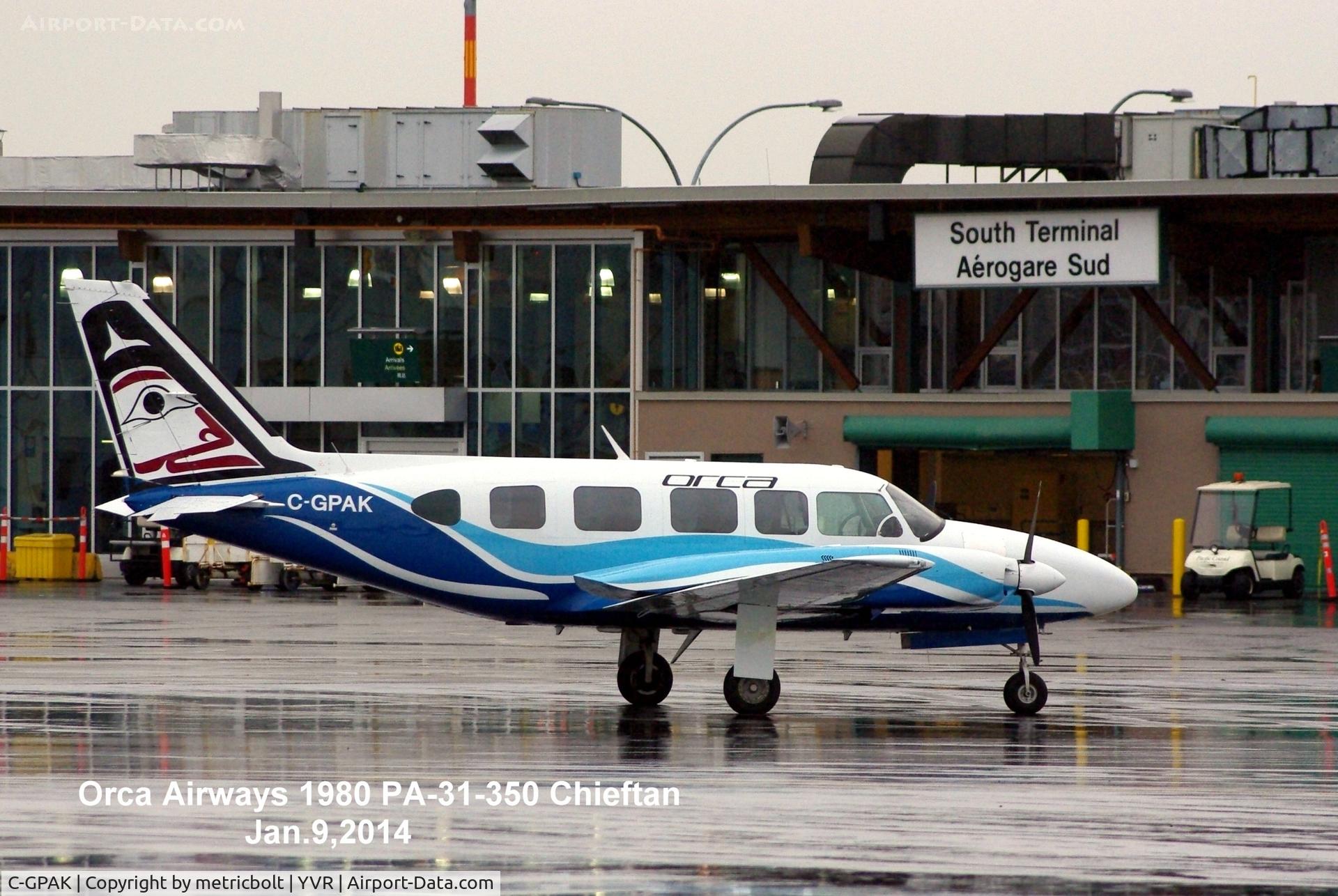 C-GPAK, 1980 Piper PA-31-350 Navajo Chieftain Chieftain C/N 31-8052070, rainy day at YVR
