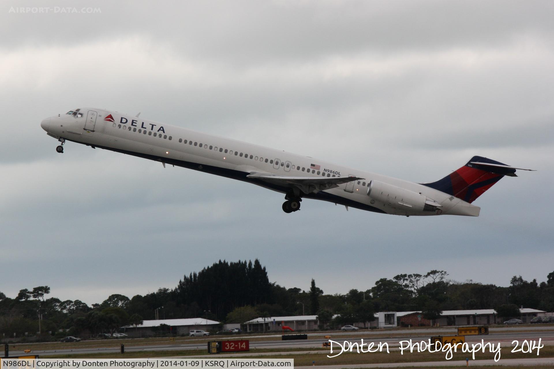 N986DL, 1991 McDonnell Douglas MD-88 C/N 53313, Delta Flight 2068 (N986DL) departs Sarasota-Bradenton International Airport
