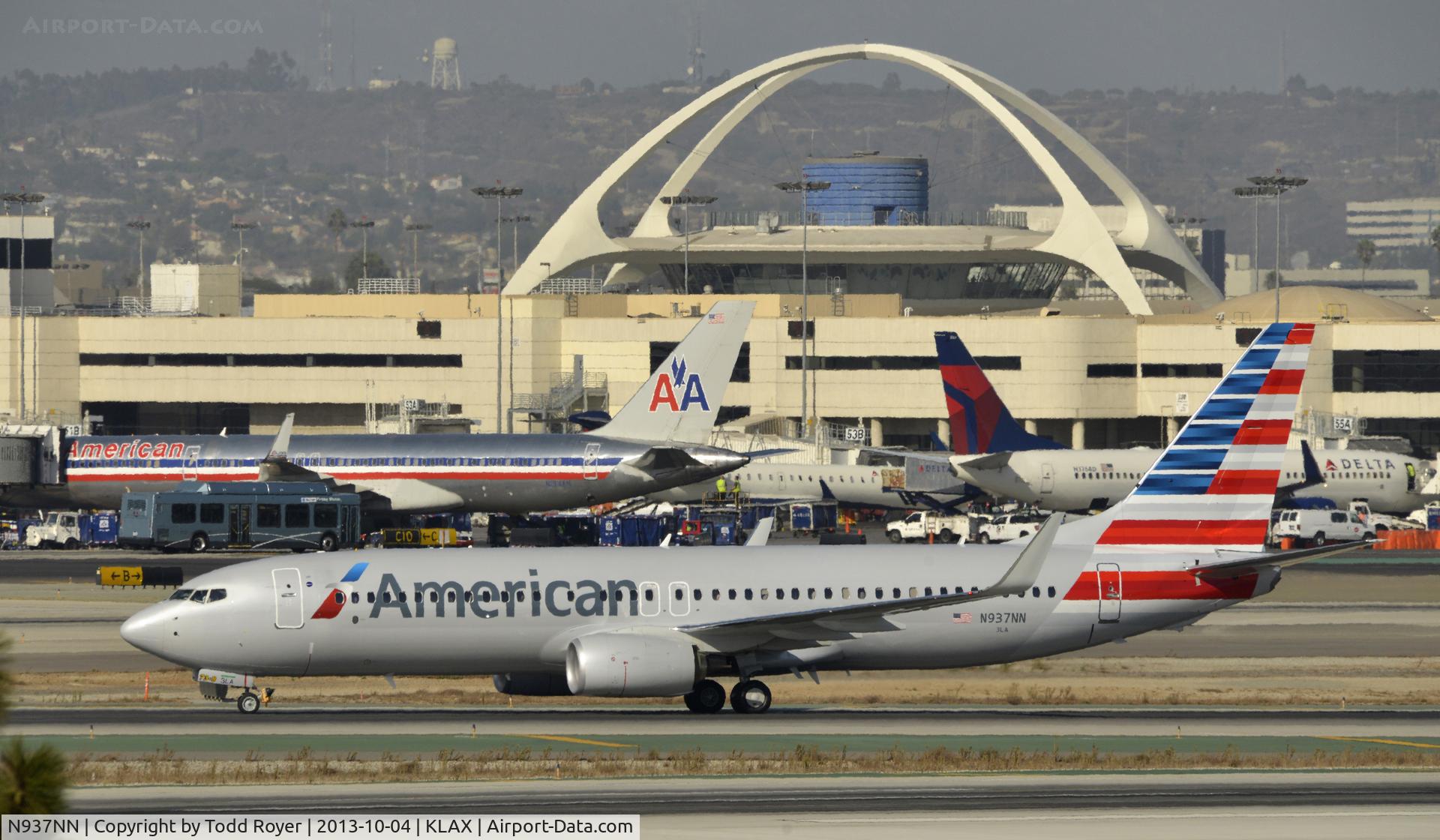 N937NN, 2013 Boeing 737-823 C/N 31178, Taxiing to gate at LAX