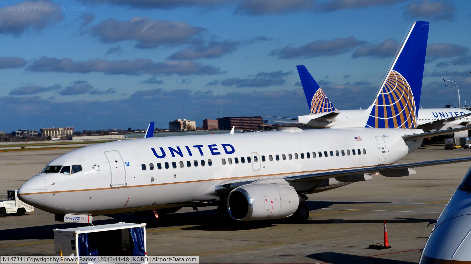 N14731, 1999 Boeing 737-724 C/N 28799, Taxi ORD
