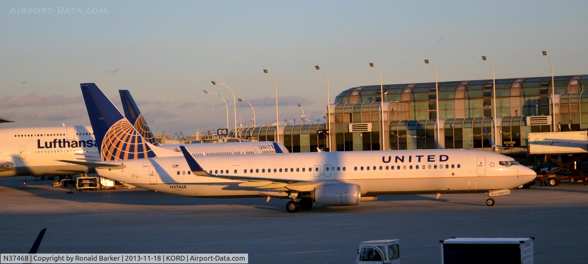 N37468, 2013 Boeing 737-924/ER C/N 32836, Taxi ORD