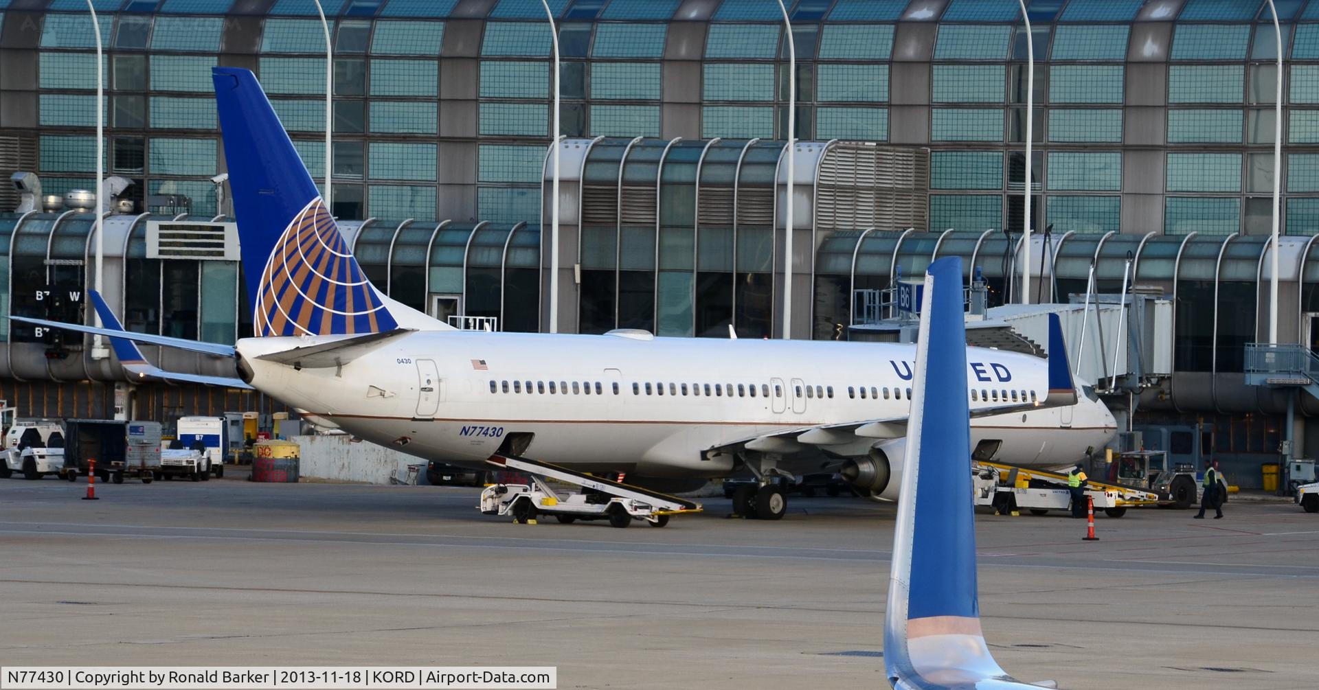 N77430, 2008 Boeing 737-924/ER C/N 37098, Gate B6 ORD