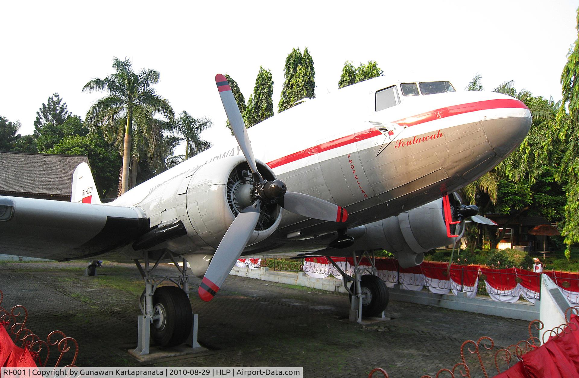 RI-001, 1945 Douglas C-47B Skytrain C/N 15458/26903, This is the type of aircraft Douglas DC-3 