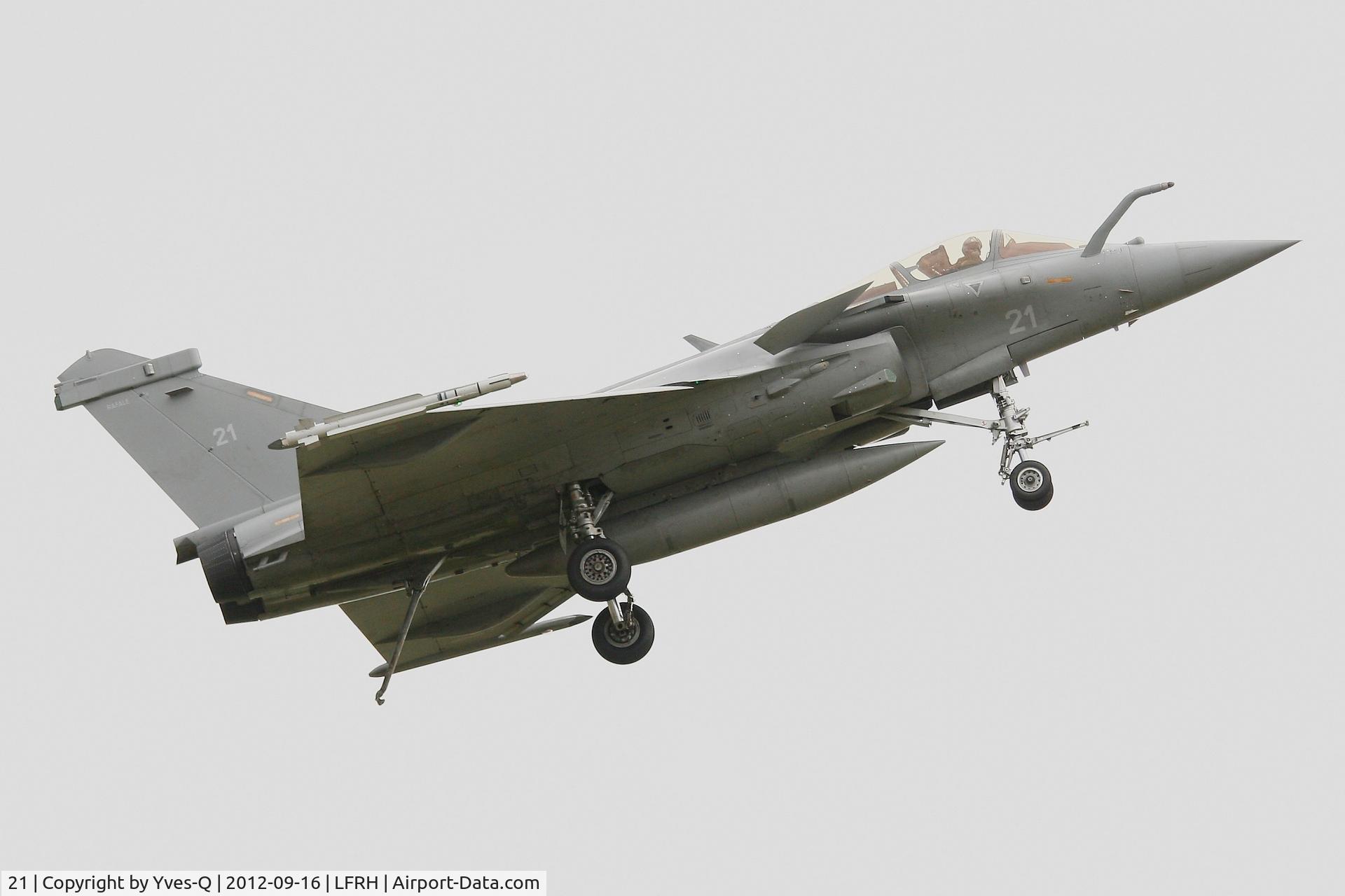 21, Dassault Rafale M C/N 21, French Naval Aviation Dassault Rafale M solo display, Lann Bihoué Air Base (LFRH-LRT) Open day 2012.
