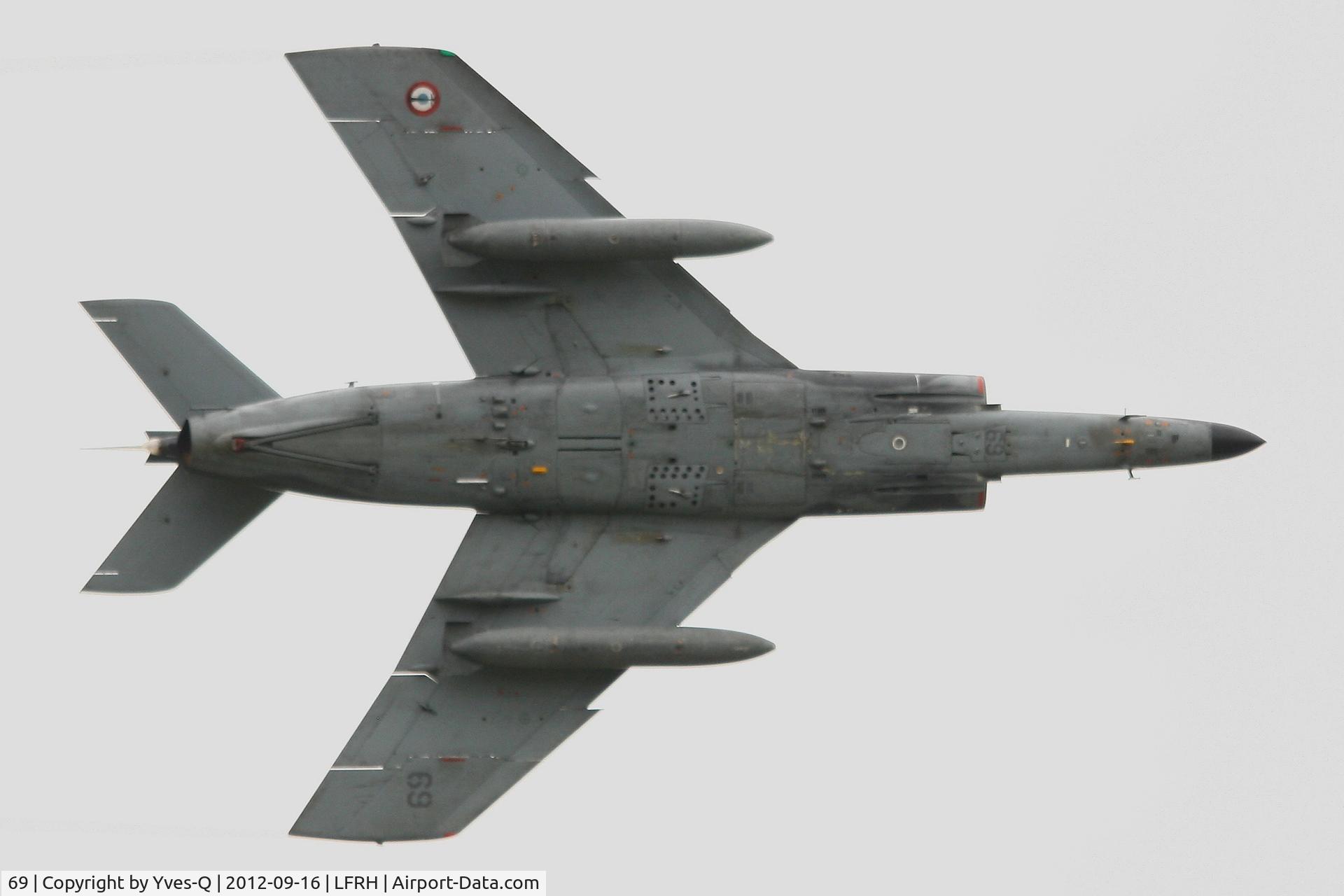 69, Dassault Super Etendard C/N 69, French Naval Aviation Dassault Super Etendard M (SEM), Solo display, Lann Bihoué Air Base (LFRH-LRT) Open day 2012.