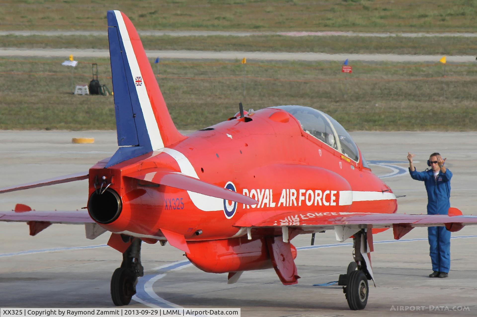 XX325, 1980 Hawker Siddeley Hawk T.1 C/N 169/312150, Hawk XX325 Red Arrows RAF 29Sep13.
