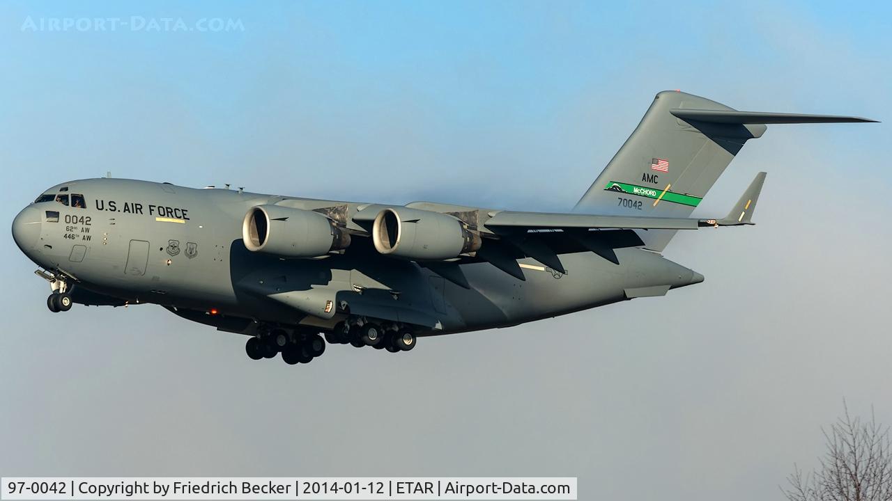 97-0042, 1997 Boeing C-17A Globemaster III C/N 50046/P-42/F-45, on final RW26