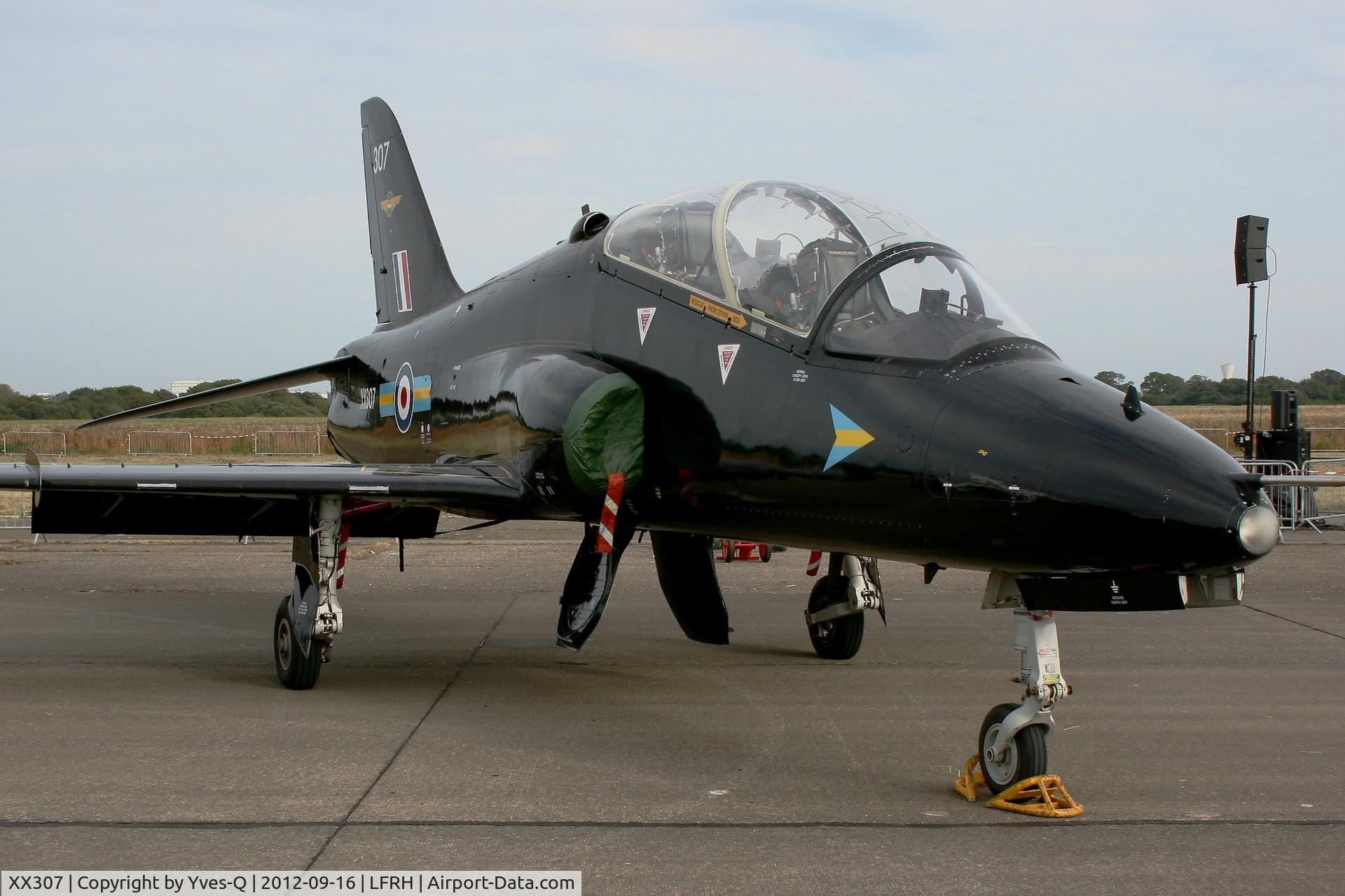 XX307, 1980 Hawker Siddeley Hawk T.1A C/N 141/312132, Royal Air Force British Aerospace Hawk T.1-1A, Lann Bihoué Naval Air Base (LFRH - LRT) Open day 2012.