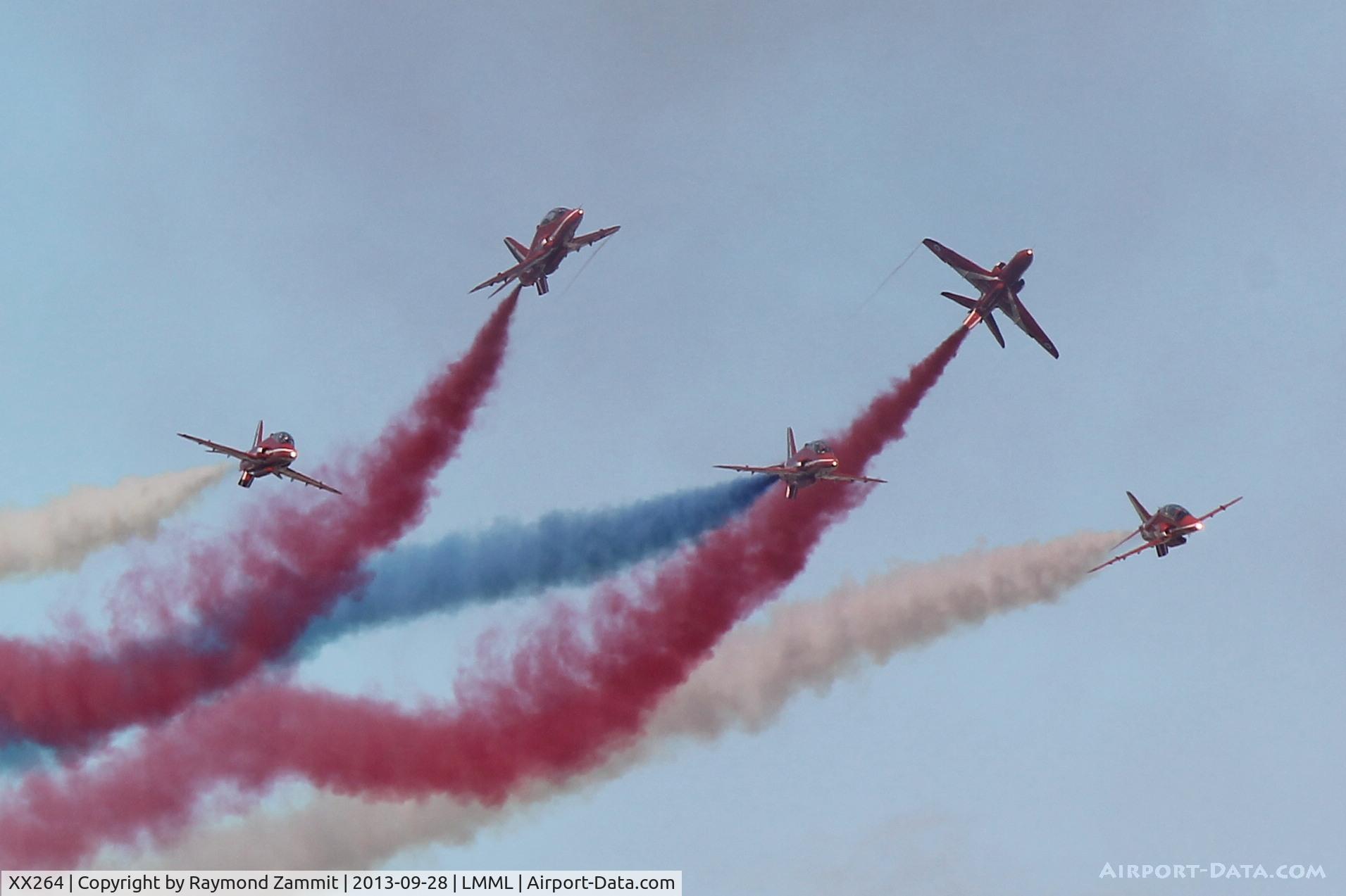 XX264, 1978 Hawker Siddeley Hawk T.1A C/N 100/312100, Hawks Red Arrows performing over Malta 28Sep13.
