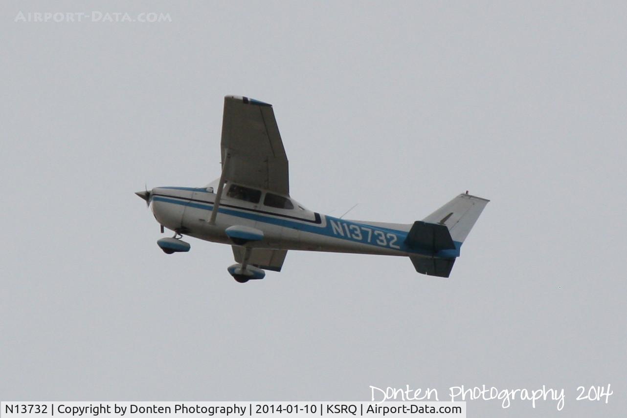 N13732, 1974 Cessna 172M C/N 17262978, Cessna Skyhawk (N13732) departs Sarasota-Bradenton International Airport