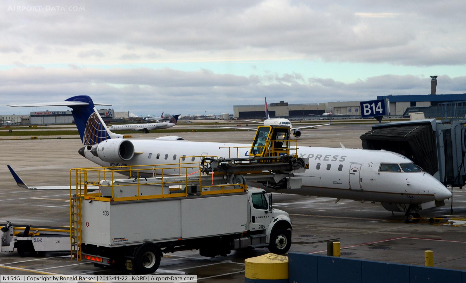 N154GJ, 2005 Bombardier CRJ-702 (CL-600-2C10) Regional Jet C/N 10224, Gate B14 ORD