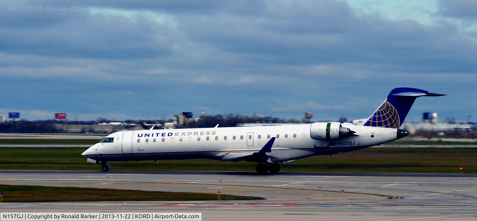 N157GJ, 2005 Bombardier CRJ-702 (CL-600-2C10) Regional Jet C/N 10230, Landing ORD
