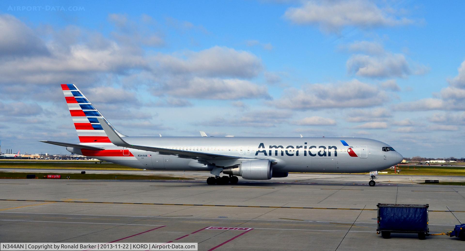 N344AN, 2003 Boeing 767-323 C/N 33083, Taxi ORD