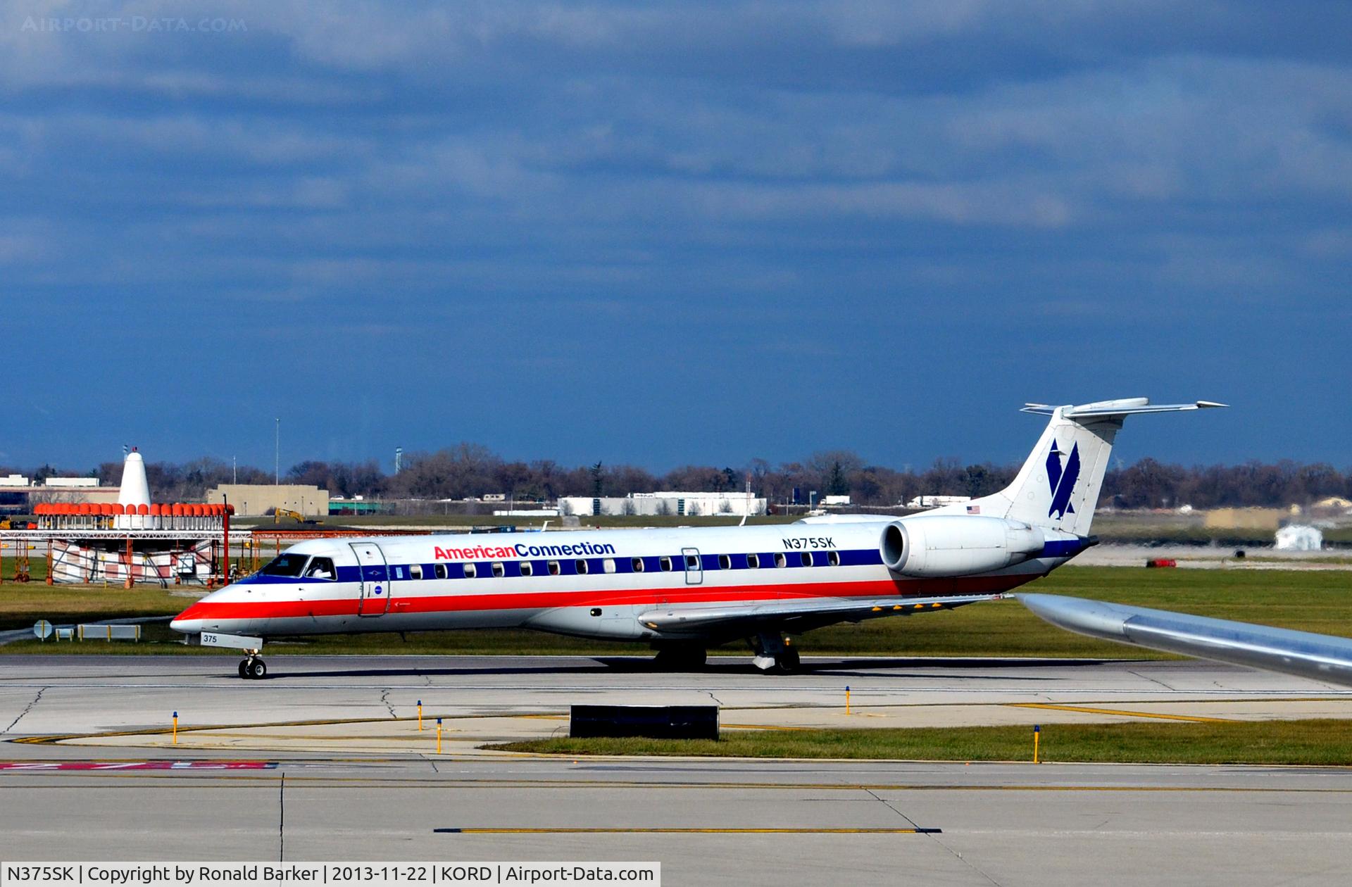 N375SK, 2002 Embraer ERJ-140LR (EMB-135KL) C/N 145569, Landing ORD
