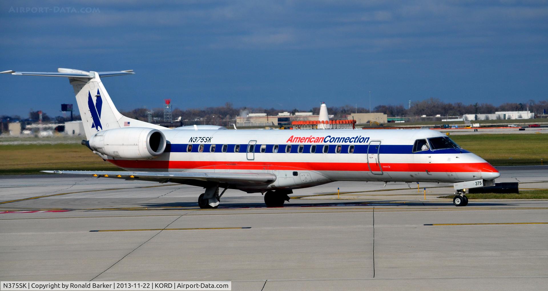 N375SK, 2002 Embraer ERJ-140LR (EMB-135KL) C/N 145569, Taxi ORD