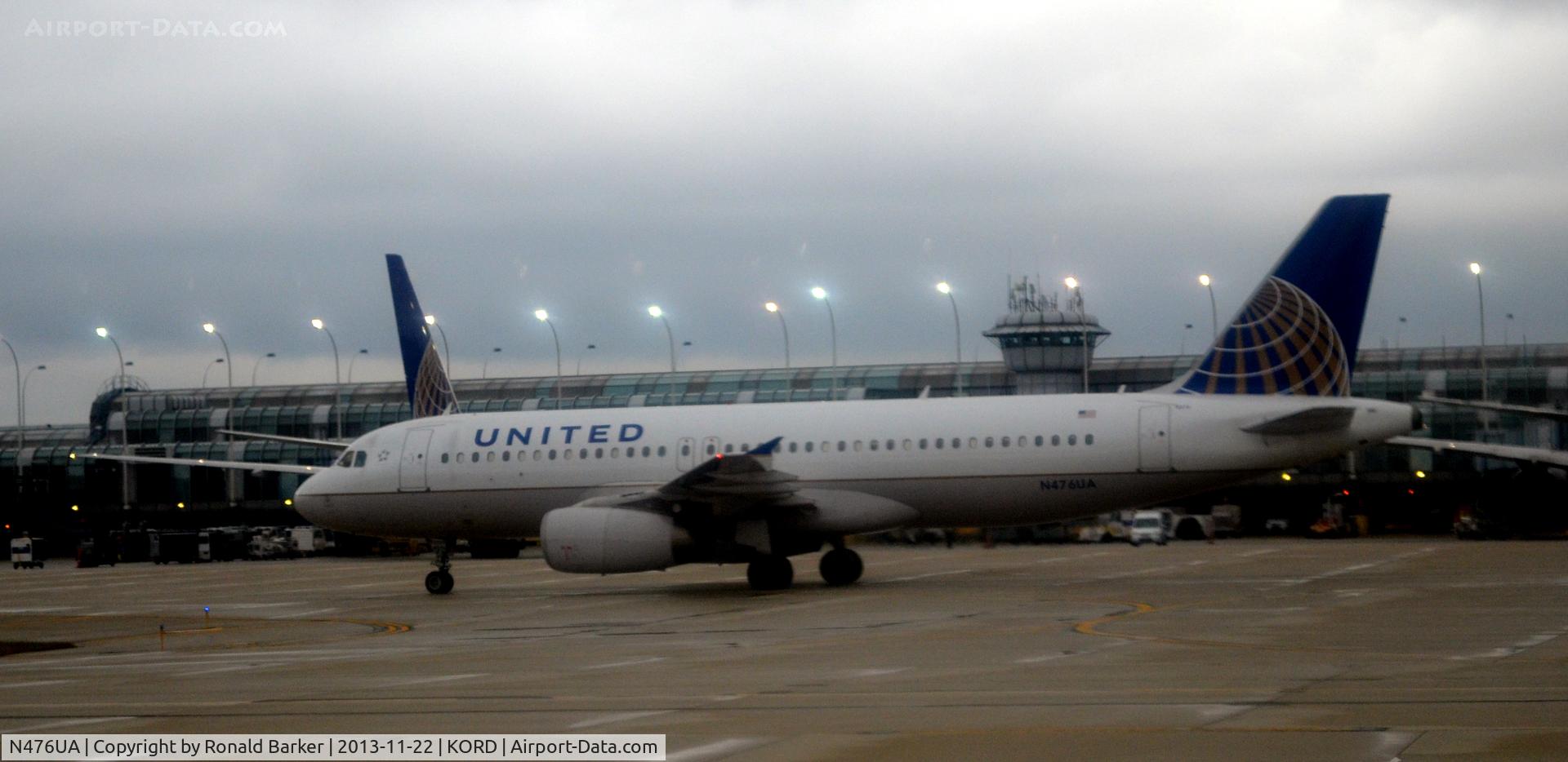 N476UA, 2001 Airbus A320-232 C/N 1508, Taxi ORD