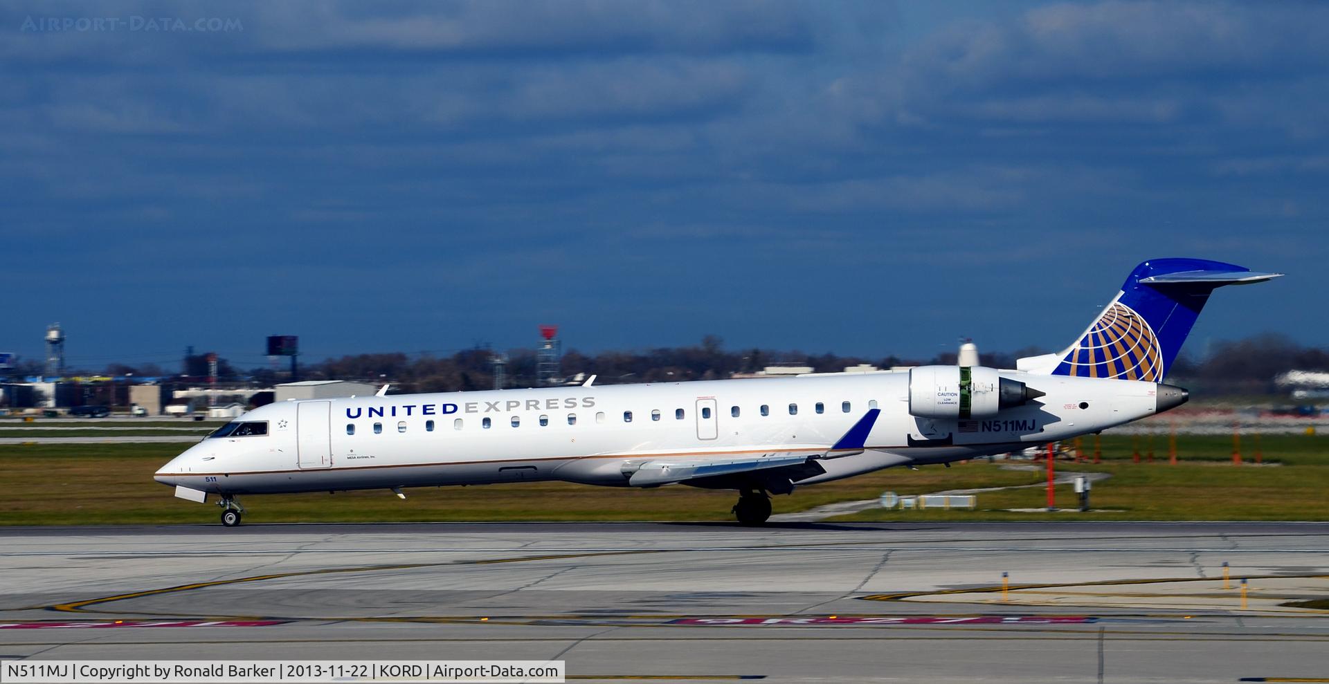 N511MJ, 2003 Bombardier CRJ-700 (CL-600-2C10) Regional Jet C/N 10104, Landing ORD