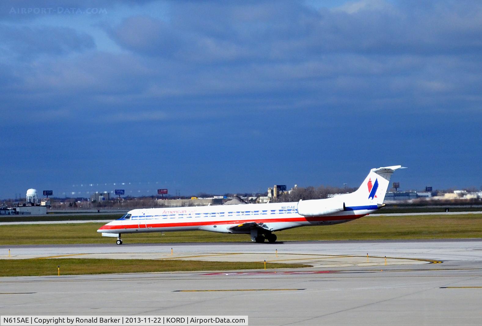 N615AE, 1998 Embraer ERJ-145LR (EMB-145LR) C/N 145087, Landing ORD