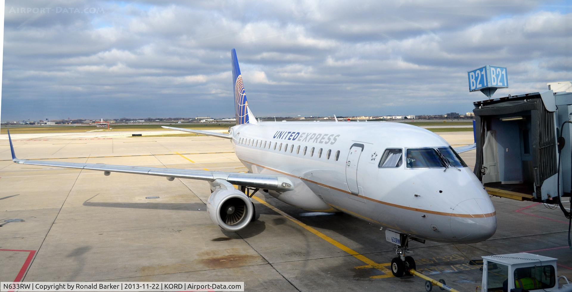N633RW, 2004 Embraer 170SE (ERJ-170-100SE) C/N 17000054, At the gate ORD