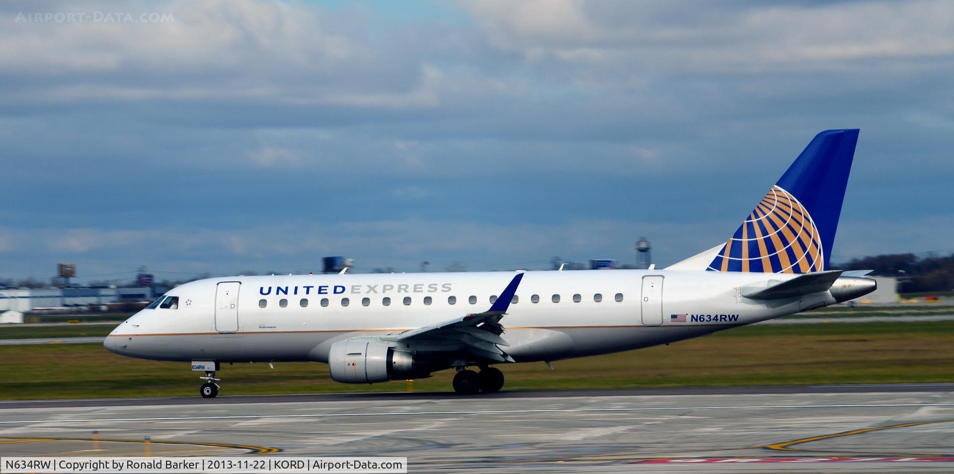 N634RW, 2004 Embraer 170SE (ERJ-170-100SE) C/N 17000055, Landing ORD