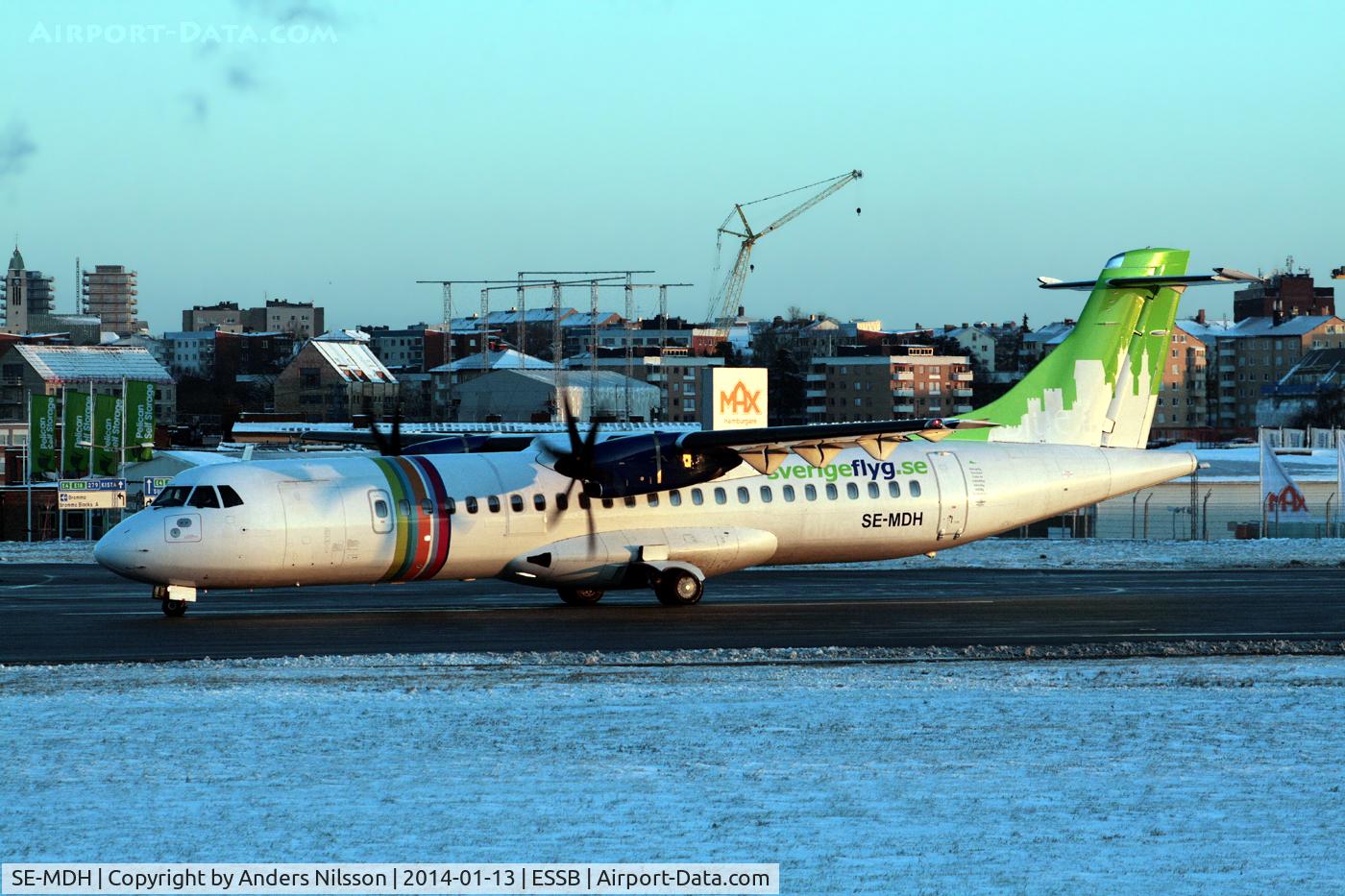 SE-MDH, 2010 ATR 72-212A C/N 917, Lining up runway 30.