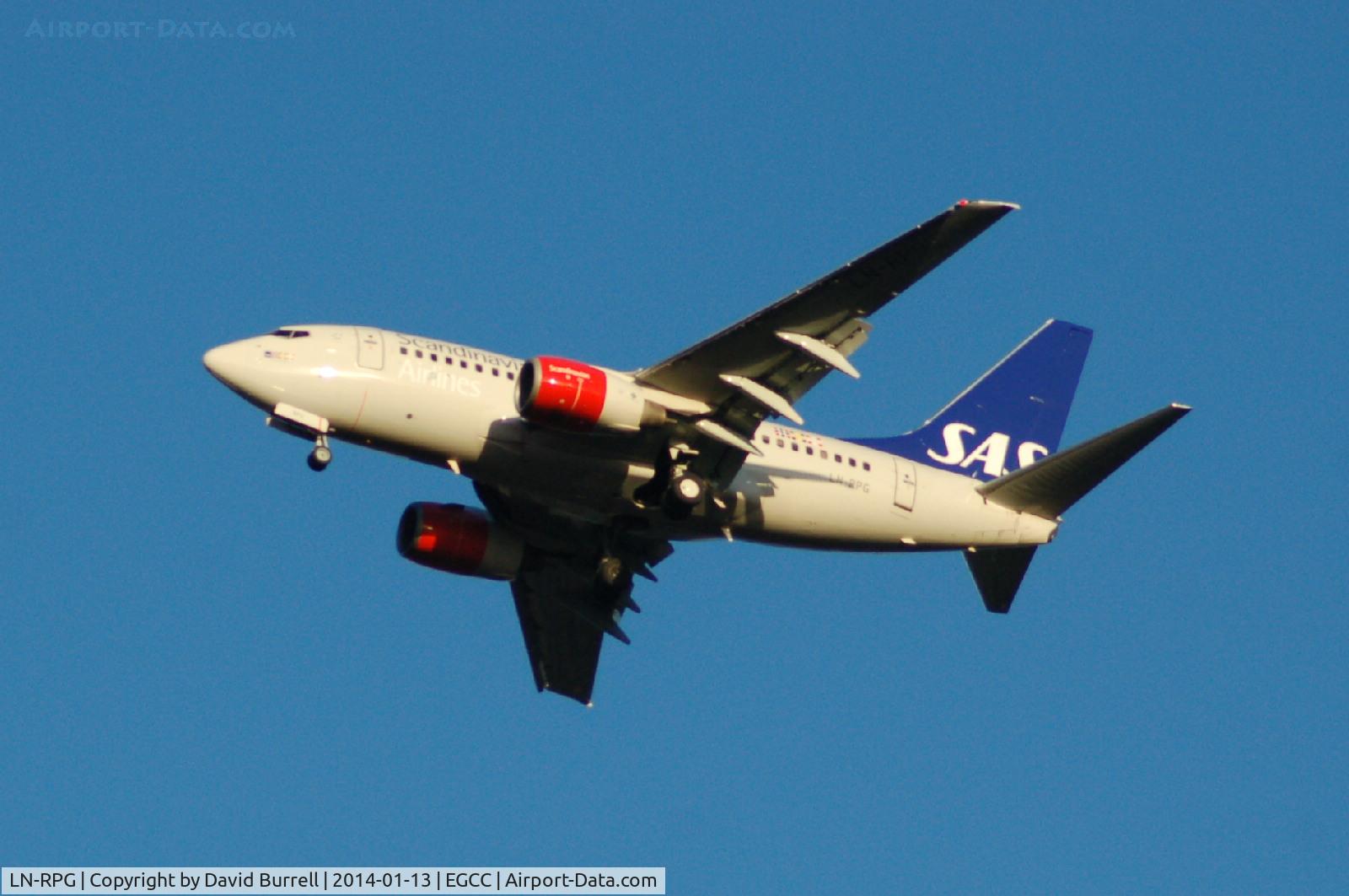 LN-RPG, 1999 Boeing 737-683 C/N 28310, SAS Boeing 737-683 on approach to Manchester Airport.