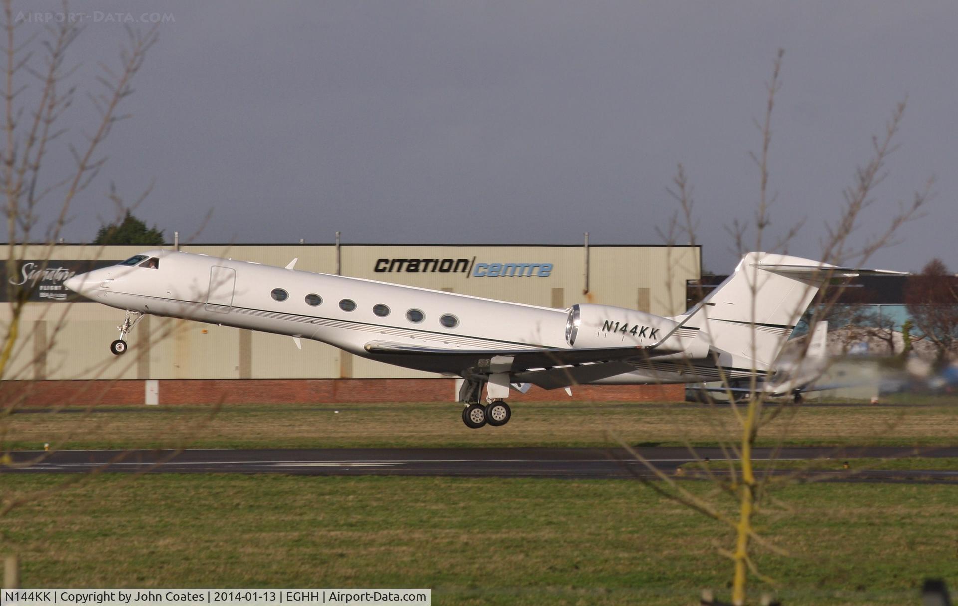 N144KK, 1998 Gulfstream Aerospace Gulfstream V C/N 559, Rotating through the 