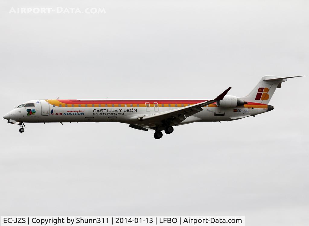 EC-JZS, 2007 Bombardier CRJ-900 (CL-600-2D24) C/N 15111, Landin rwy 32L with 'Castilla y Leon' titles
