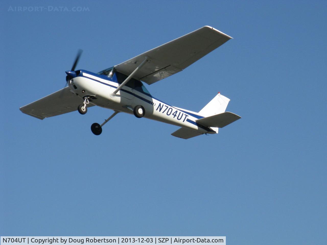 N704UT, 1976 Cessna 150M C/N 15078891, 1976 Cessna 150M, Continental O-200 100 Hp, takeoff climb Rwy 04