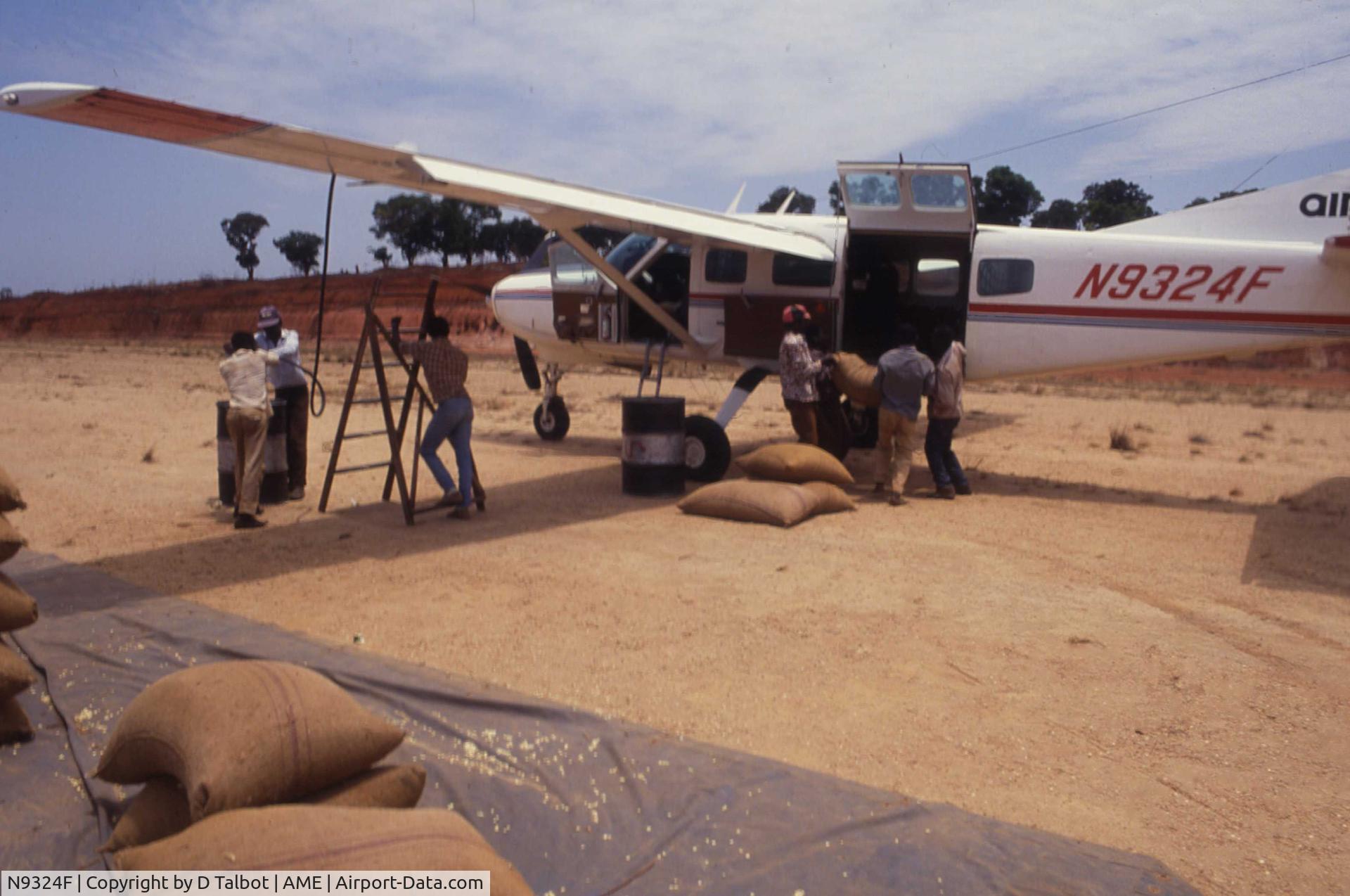 N9324F, 1985 Cessna 208 Caravan I C/N 20800013, Being used to airlift seed in Mozambique by Air Serv International