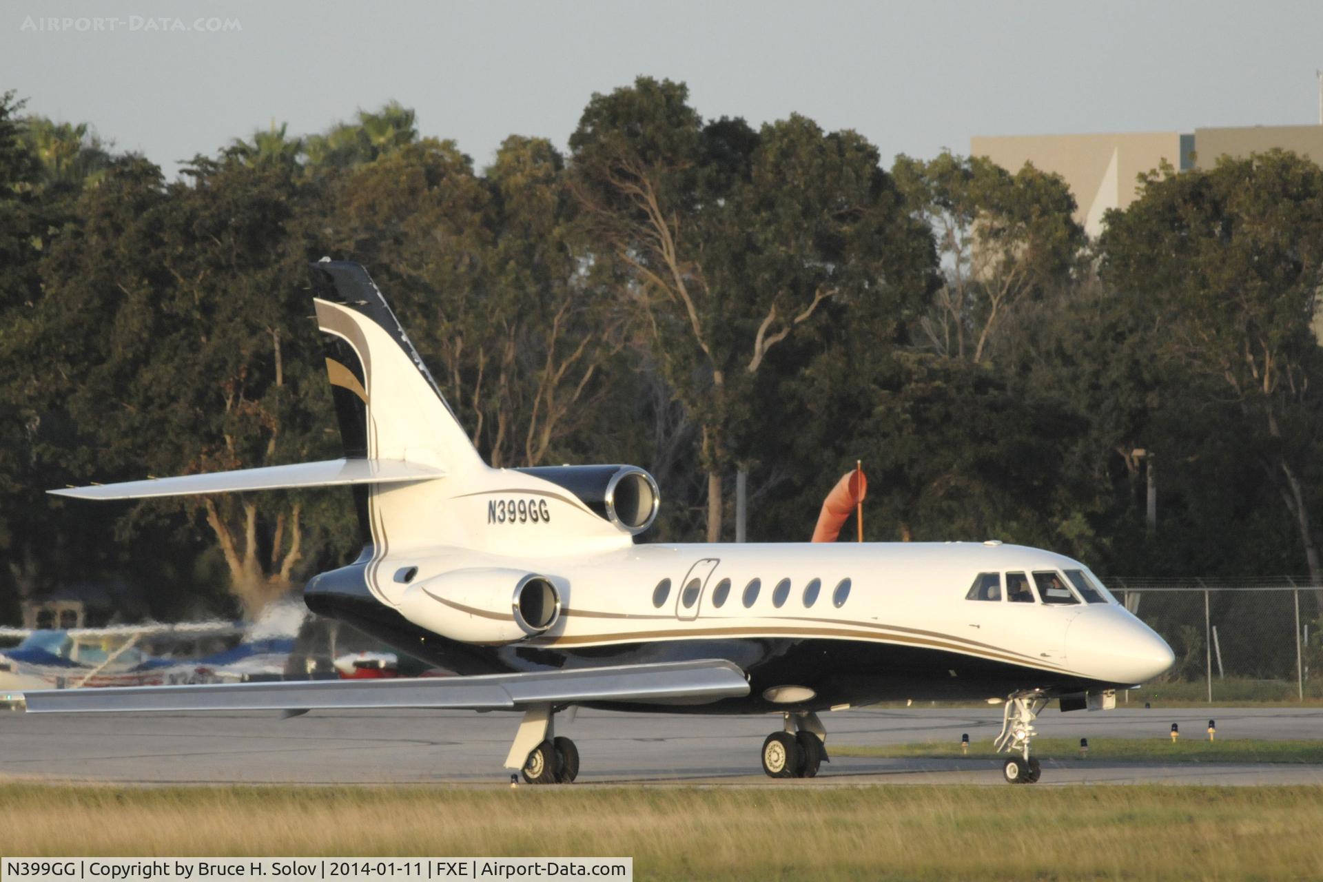 N399GG, 1982 Dassault Falcon 50 C/N 108, Ready for departure at runway 8.