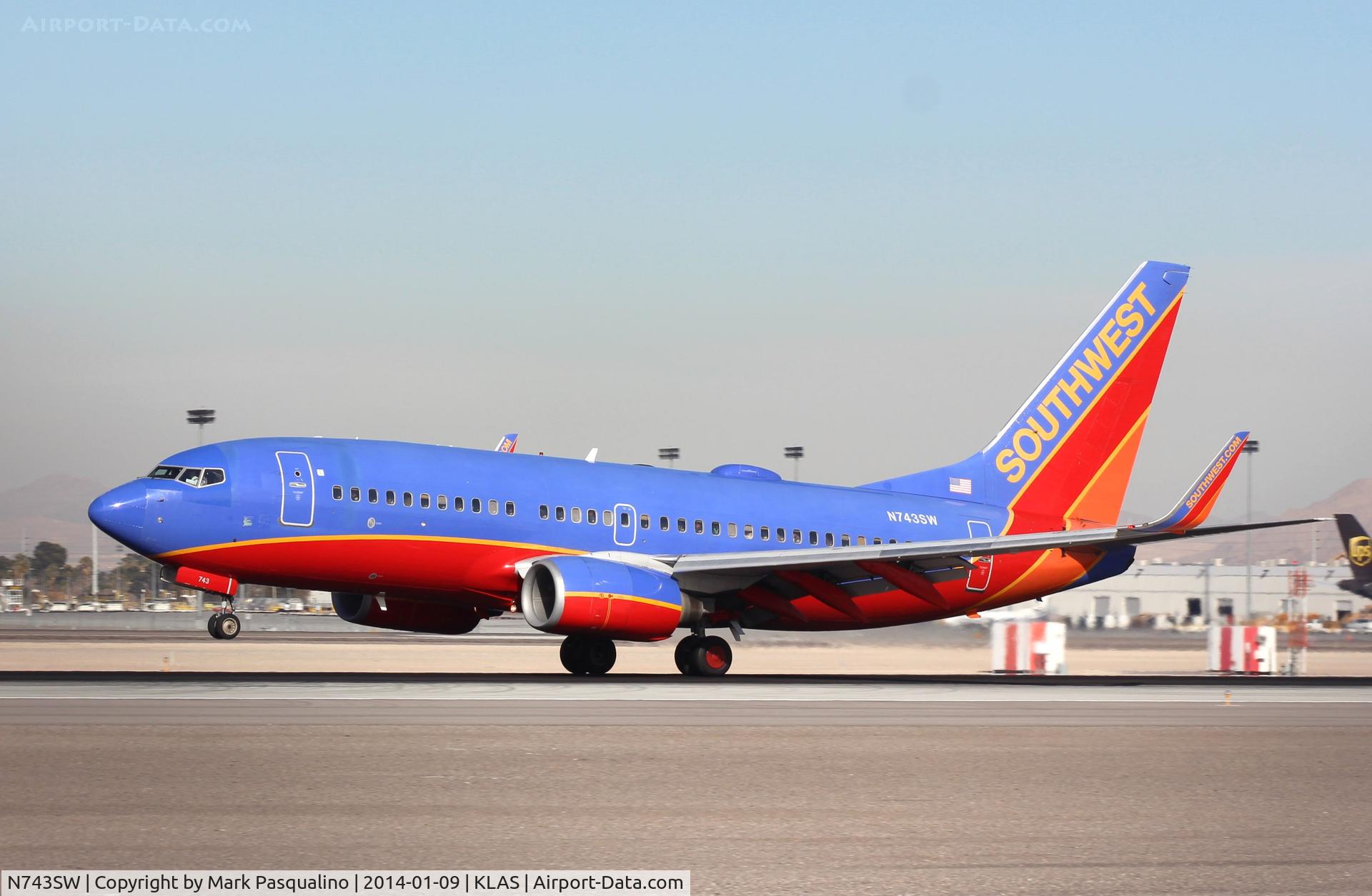 N743SW, 1998 Boeing 737-7H4 C/N 29279, Boeing 737-700
