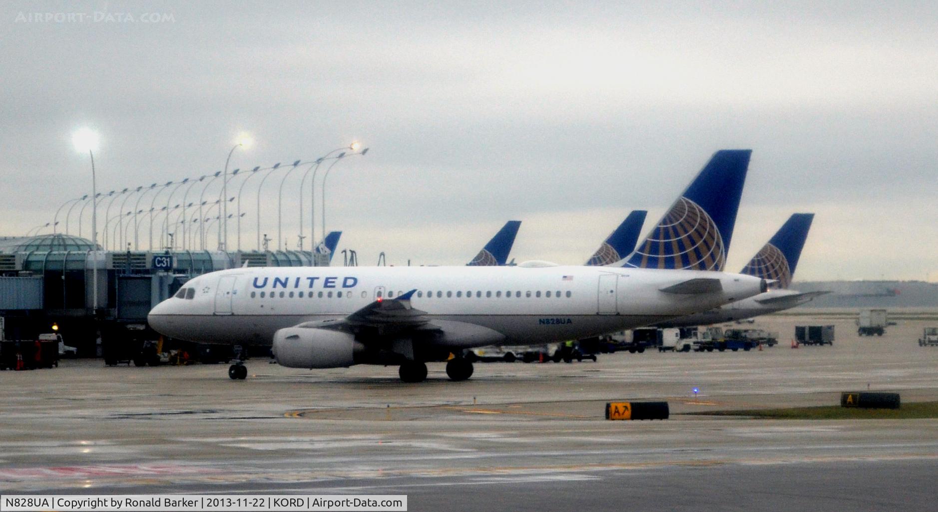 N828UA, 1999 Airbus A319-131 C/N 1031, Taxi ORD