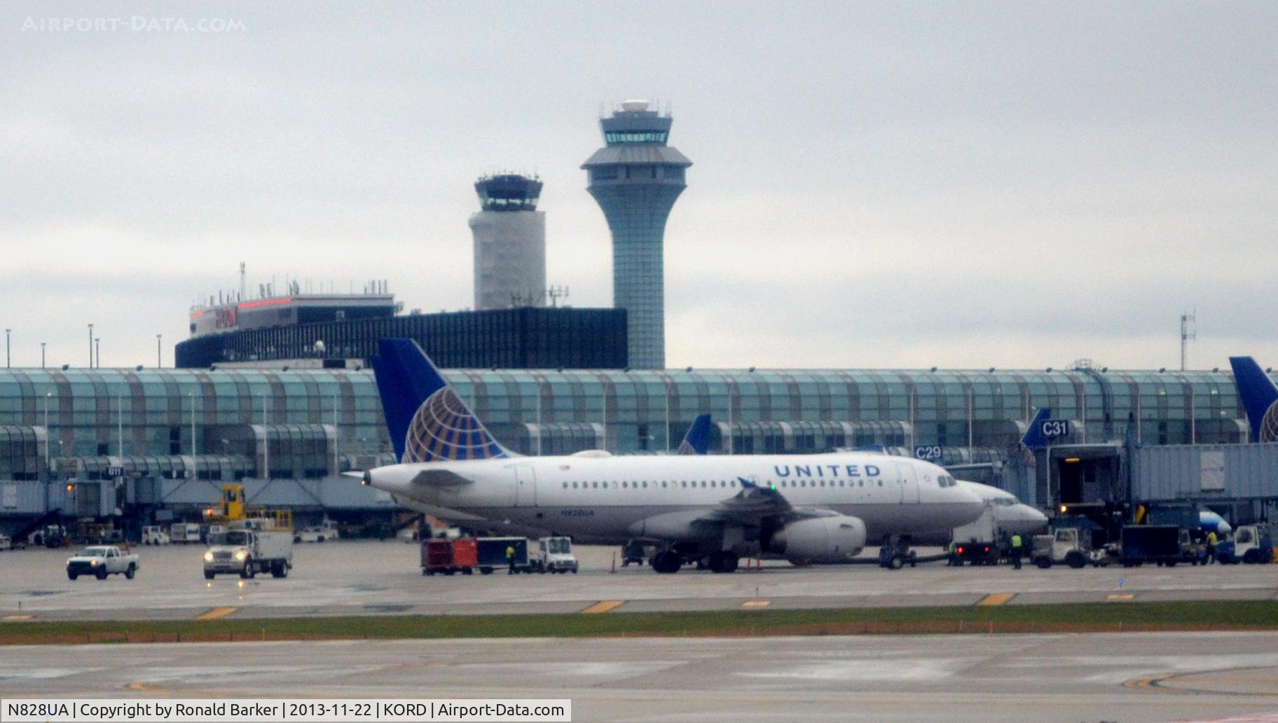 N828UA, 1999 Airbus A319-131 C/N 1031, Taxi ORD