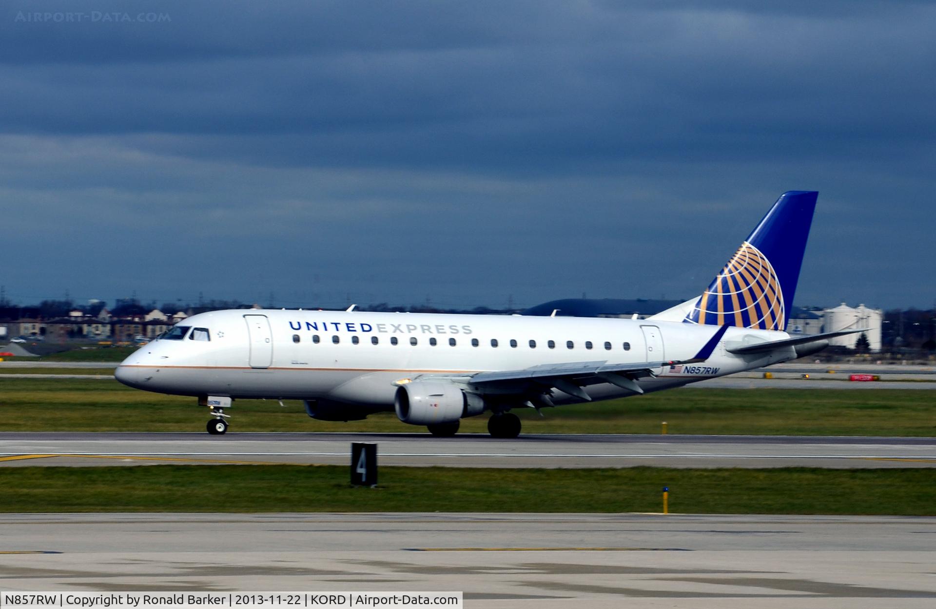 N857RW, 2005 Embraer 170SE (ERJ-170-100SE) C/N 17000079, Landing ORD