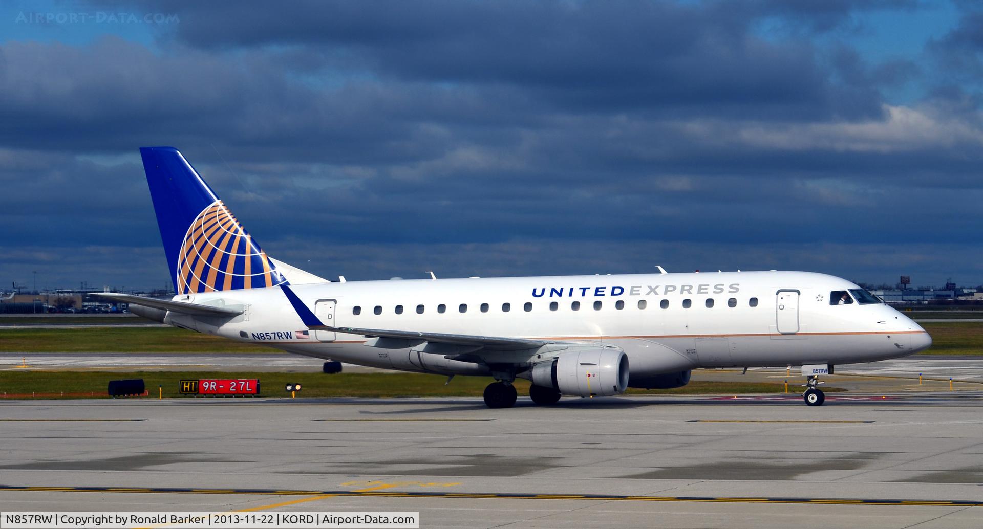 N857RW, 2005 Embraer 170SE (ERJ-170-100SE) C/N 17000079, Taxi ORD