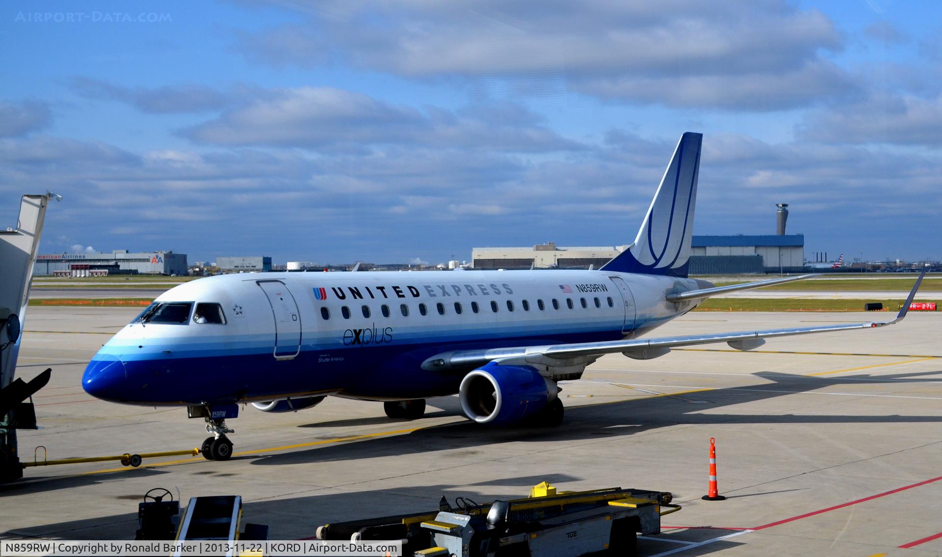 N859RW, 2005 Embraer 170SE (ERJ-170-100SE) C/N 17000082, Pushback ORD