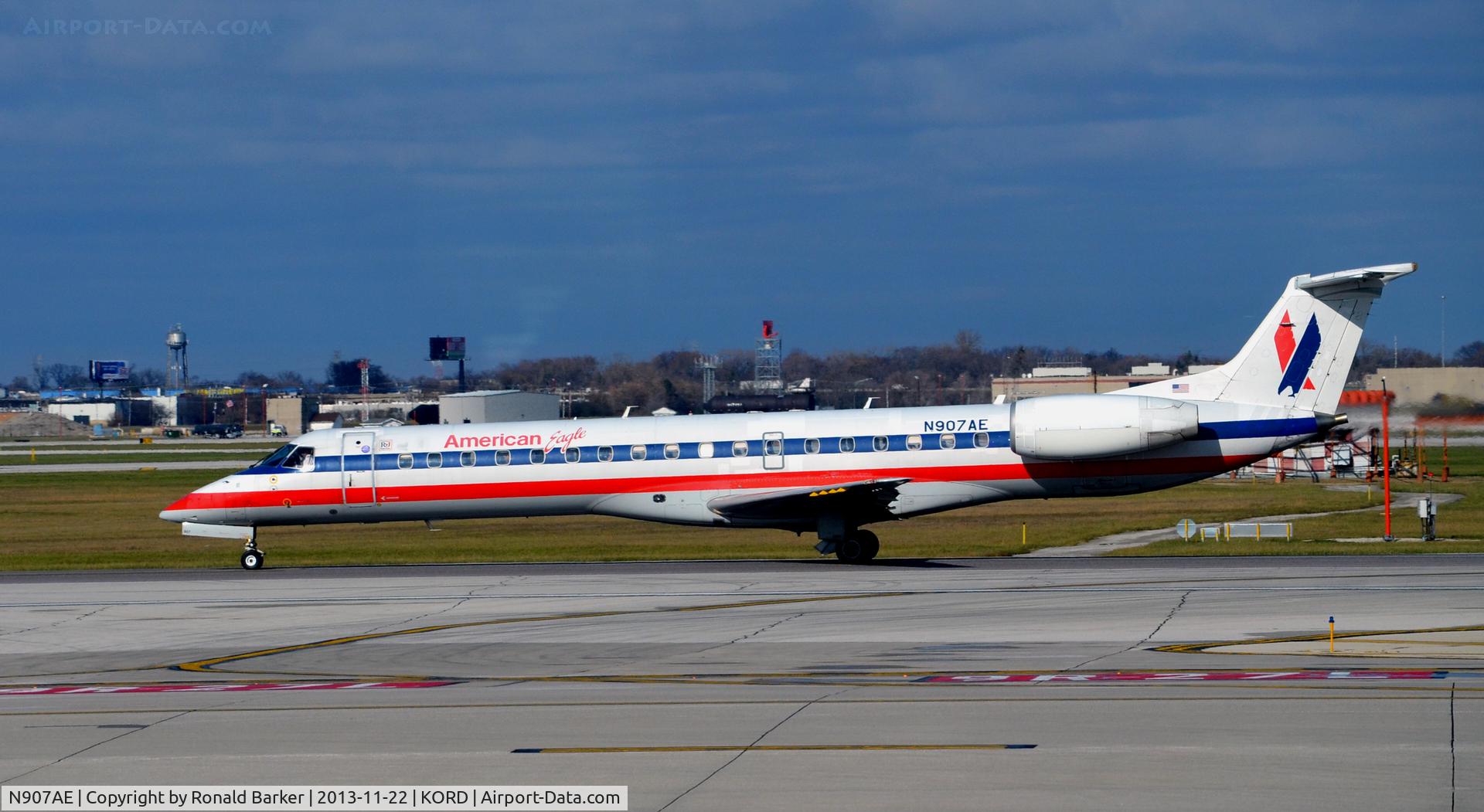 N907AE, 2005 Embraer ERJ-145LR (EMB-145LR) C/N 14500895, Landing ORD