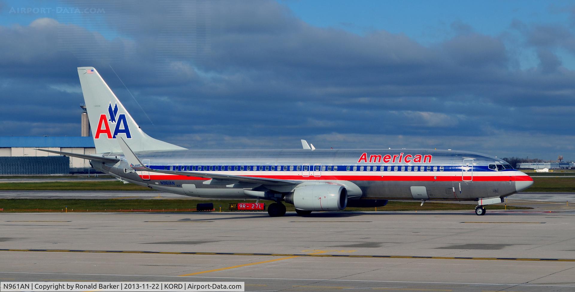 N961AN, 2001 Boeing 737-823 C/N 30092, Taxi ORD