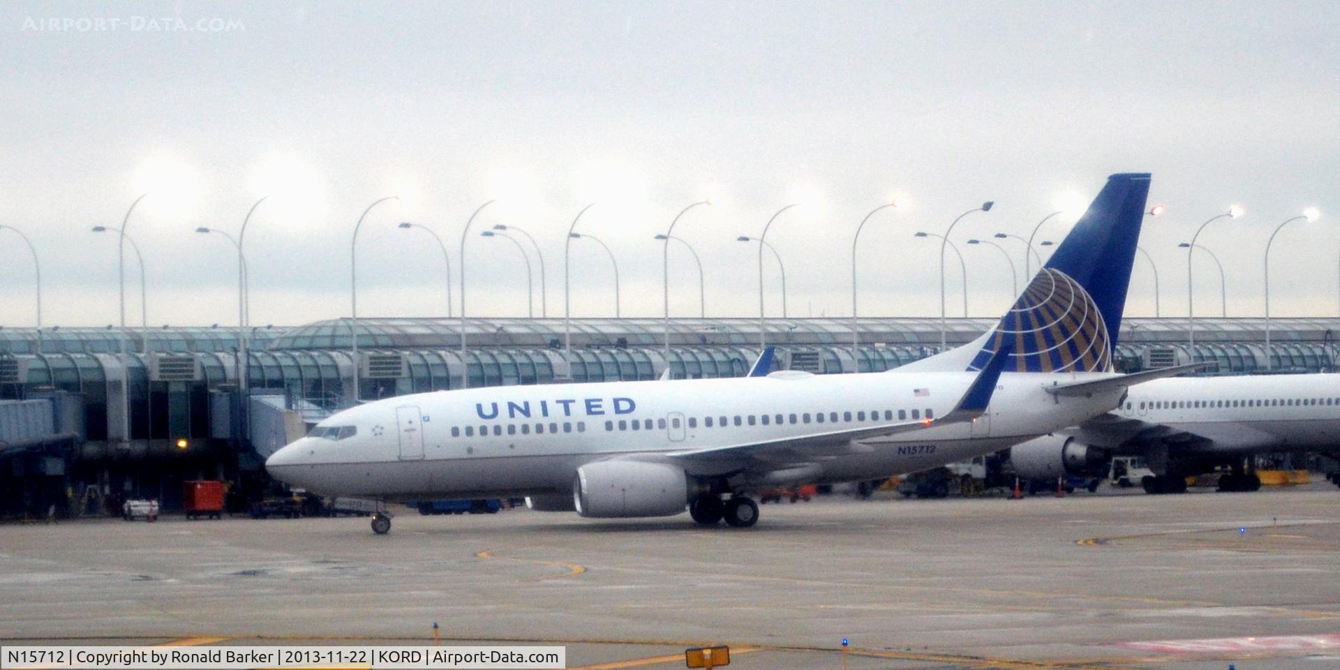 N15712, 1998 Boeing 737-724 C/N 28783, Taxi ORD