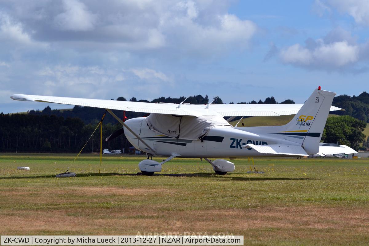 ZK-CWD, 2002 Cessna 172S C/N 172S9039, At Ardmore