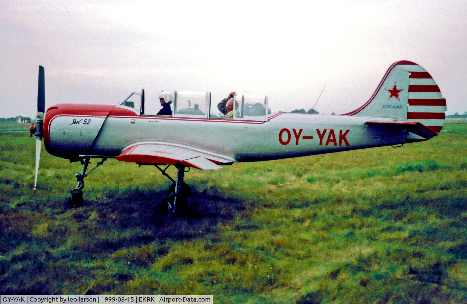 OY-YAK, 1989 Yakovlev Yak-52 C/N 899408, RKE Roskilde Denmark 15.8.99